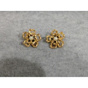 RSK Flower Earrings Gold Tone Center Pearl Signed Clip On Retro‎ Vintage